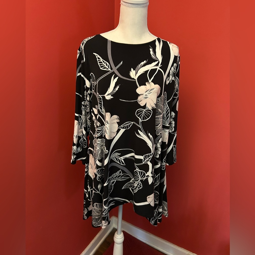 Floral Black, White & Pink Women's Tunic Top